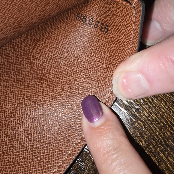 EUC Louis Vuitton mens bi fold wallet - Picture 10 of 10